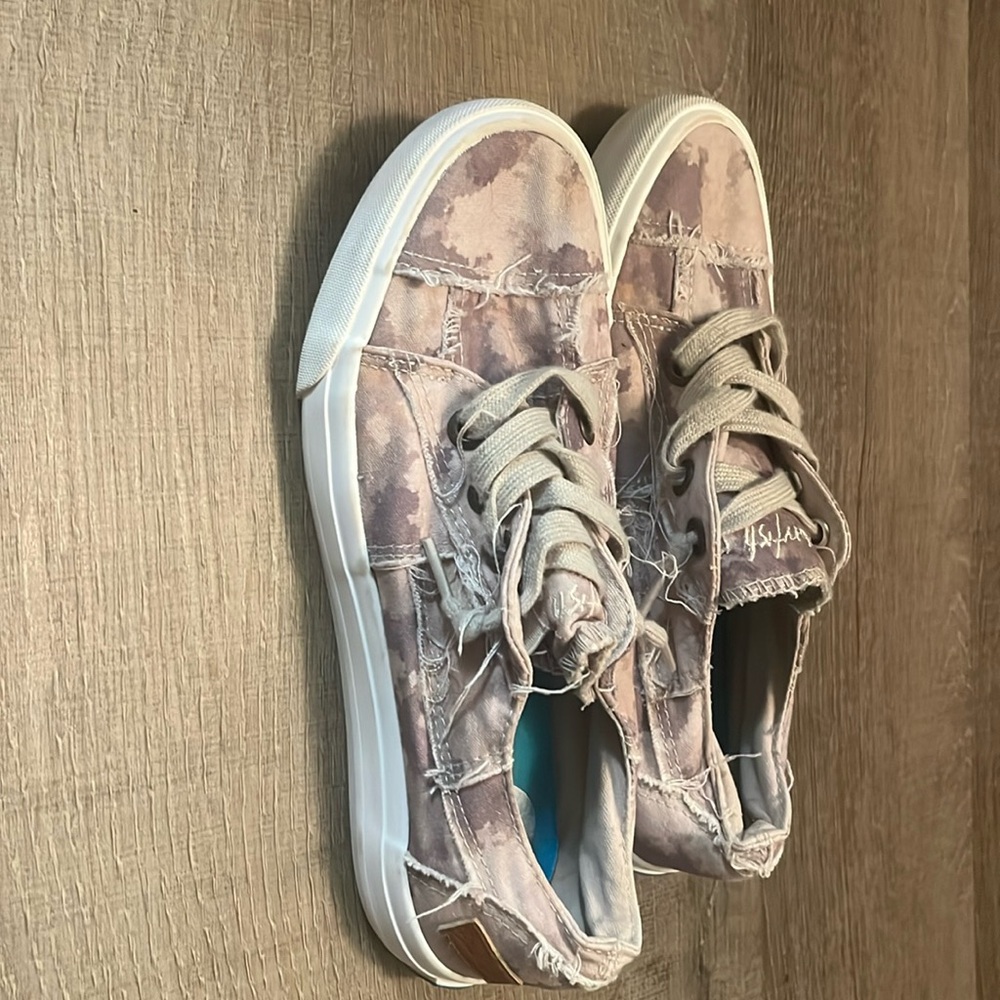 Blowfish sneaker